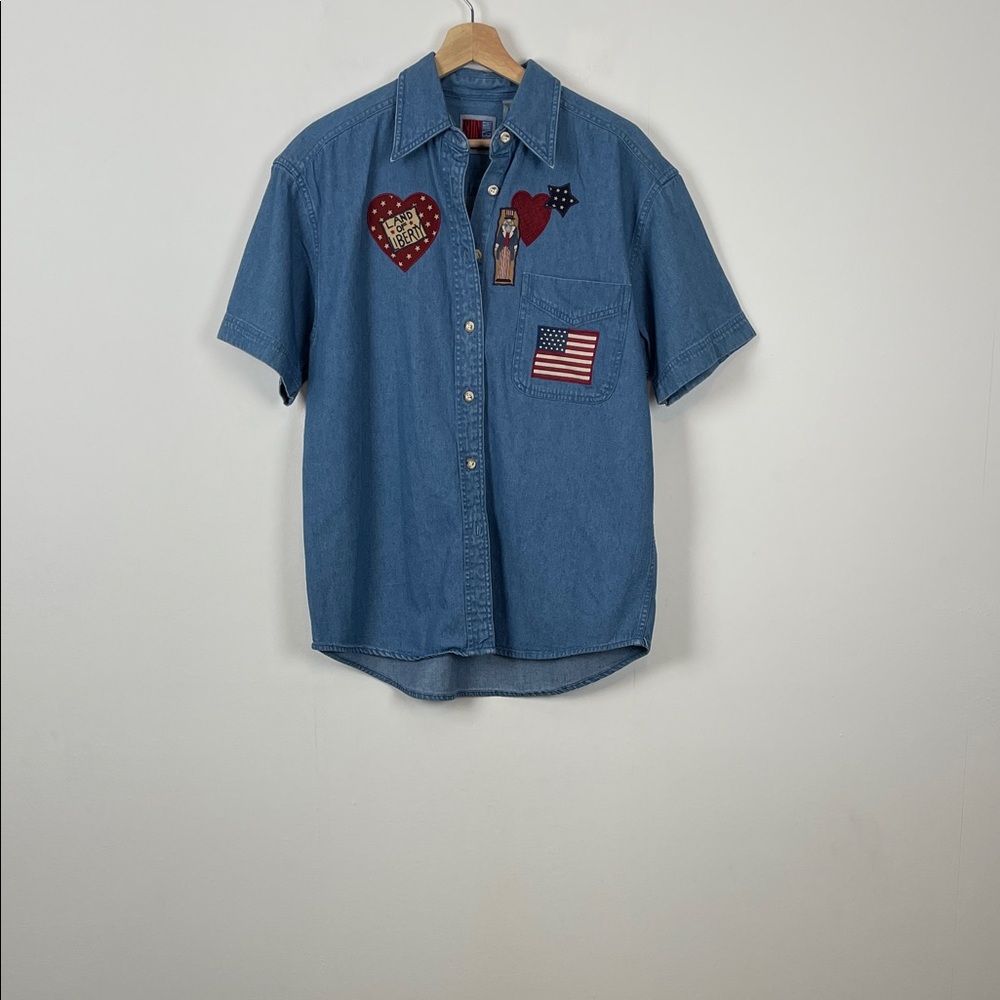 VTG Button Down Short Sleeve Blue Denim Shirt with Patriotic Patches Sun Belt